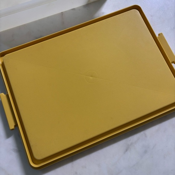 Vintage 70s Tupperware harvest gold 3-piece sheet cake carrier with handle - Picture 4 of 14